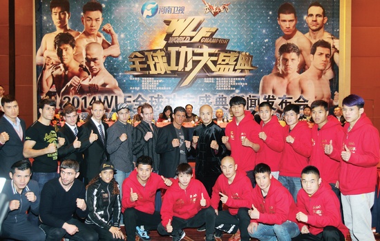 新聞發(fā)布會上，中外選手齊聚一堂。