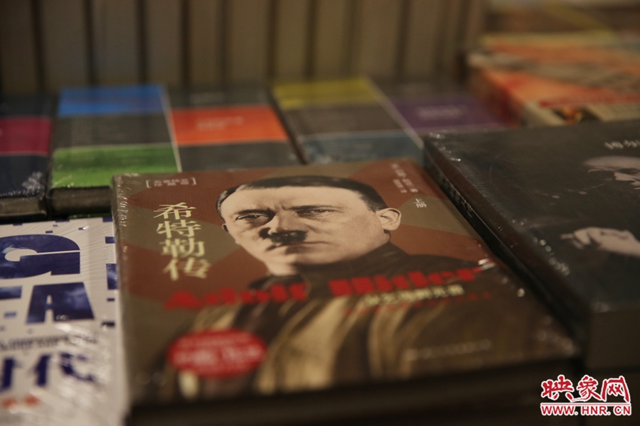 書店內(nèi)的書。