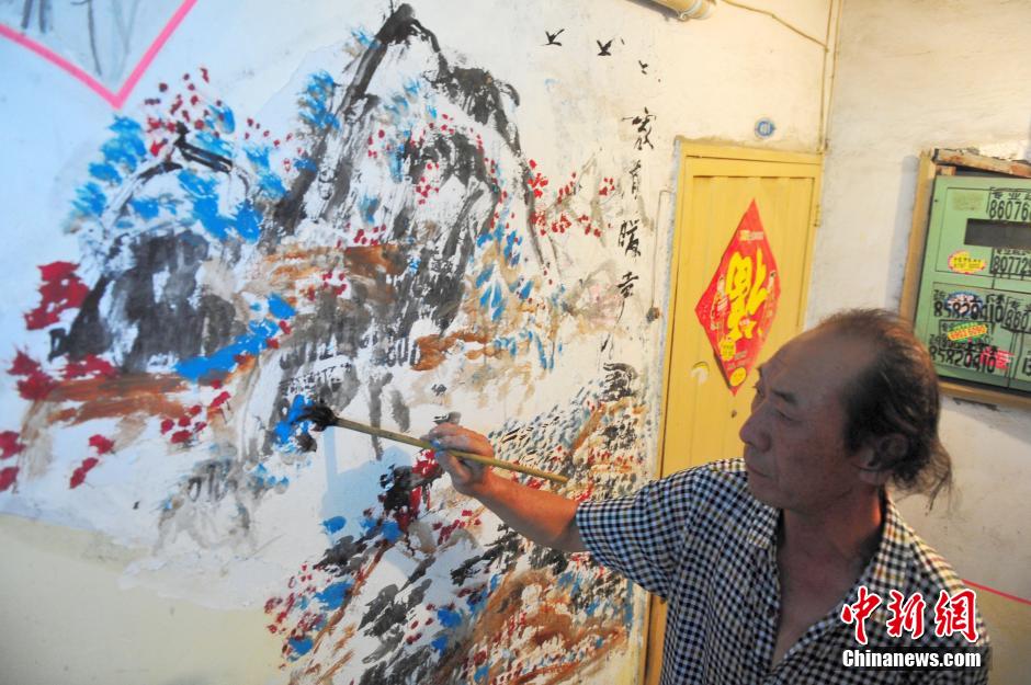 河北六旬老人創(chuàng)作“樓道壁畫(huà)”