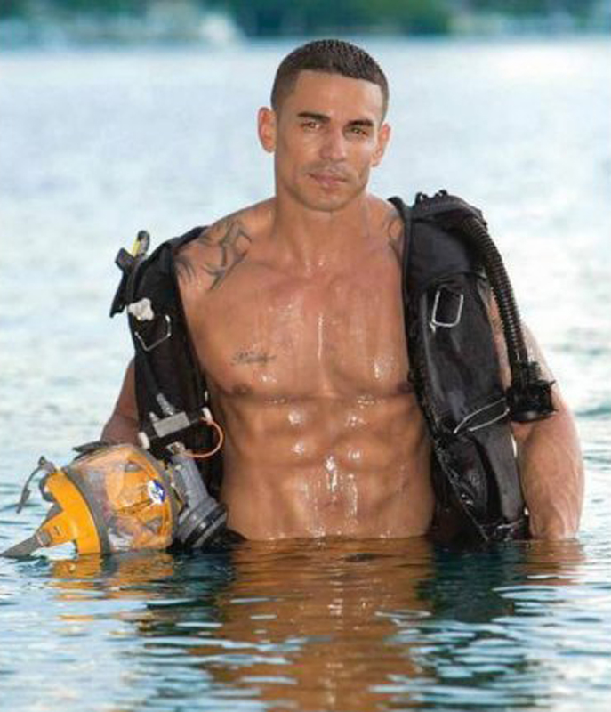 美國消防員拍公益日歷 秀健碩肌肉 美國消防員拍公益日歷 秀健碩肌肉