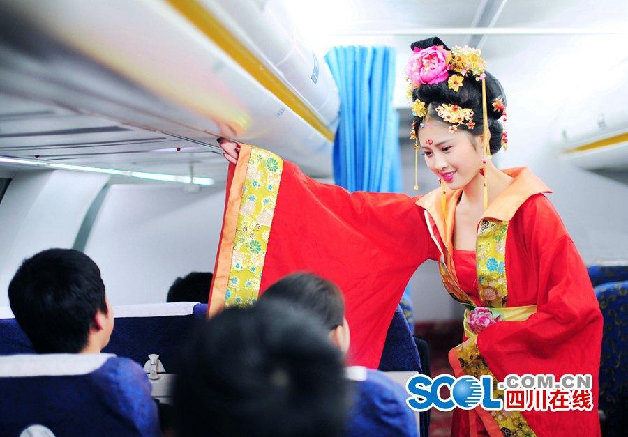 “武媚娘”穿越當空姐 秀古今禮儀 “武媚娘”穿越當空姐 秀古今禮儀