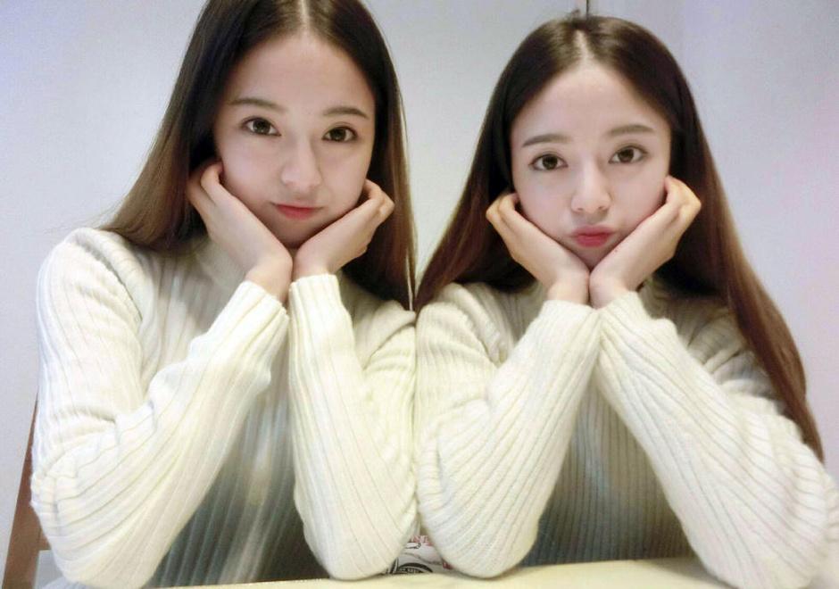 最美雙胞胎姐妹?；ㄗ呒t 眾網(wǎng)友膜拜被其征服