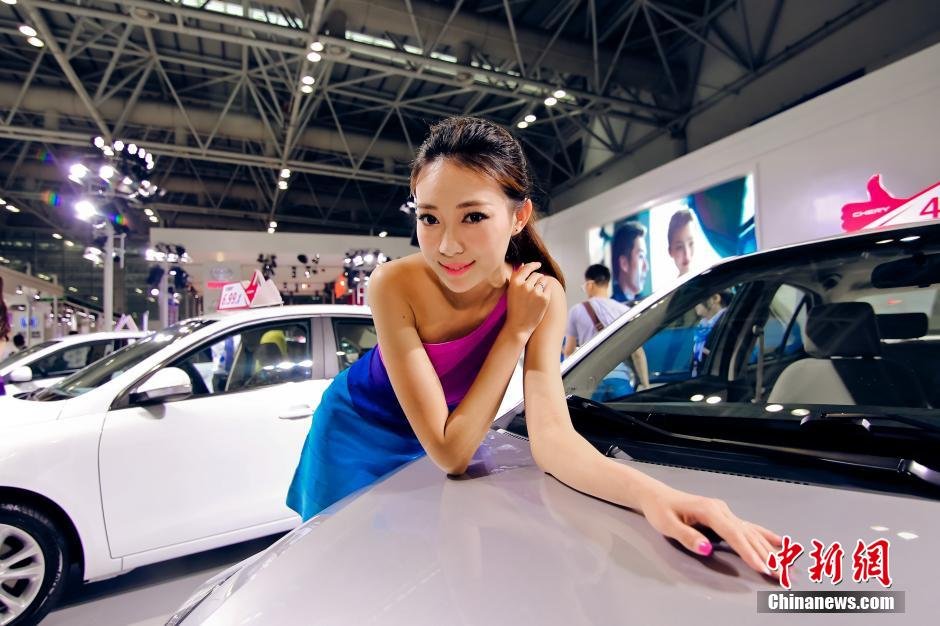 福州國際車展開幕 眾車?！盃幤娑菲G”