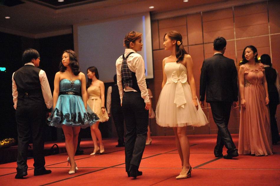 浙江百名大學(xué)生五星級酒店舉行畢業(yè)舞會