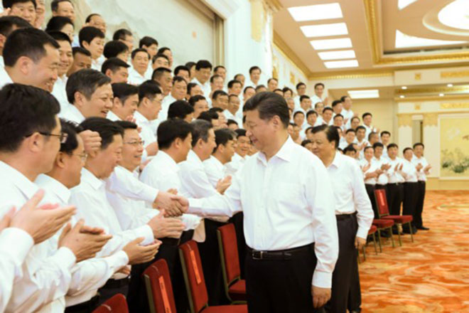 6月30日，黨和國家領(lǐng)導(dǎo)人習(xí)近平、劉云山等在北京人民大會堂會見全國優(yōu)秀縣委書記。